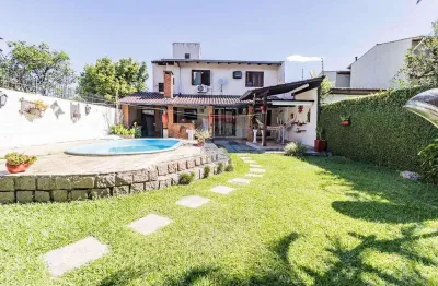Linda casa 235m² estilo espanhol bairro guarujá  3 quartos, suíte 4 vagas para carro, piscina.