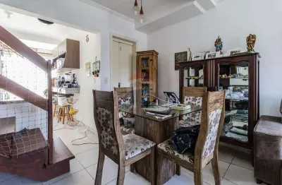Casa com 2 quartos à venda na Rua Heitor Kramer, 324, Guarujá, Porto Alegre