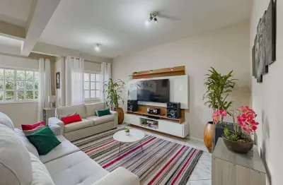 Sobrado 3 dormitórios  sendo 1 suíte, 215m², com pátio e churrasqueira – sarandi, porto alegre