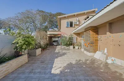 Sobrado 3 dormitórios  sendo 1 suíte, 215m², com pátio e churrasqueira – sarandi, porto alegre