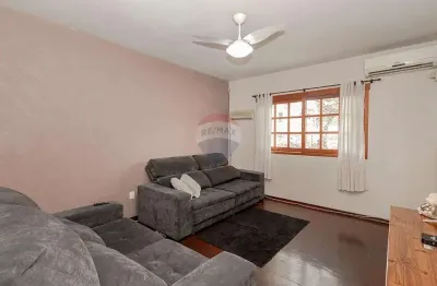 Casa com 3 quartos à venda na Rua Ernesto Pellanda, 78, Vila Jardim, Porto Alegre