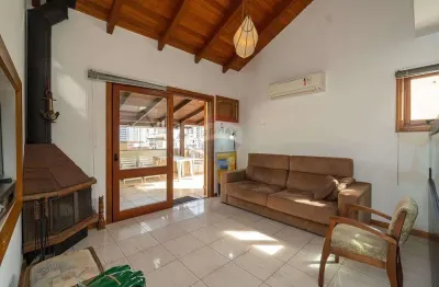 Ampla cobertura no petrópolis com varanda e churrasqueira