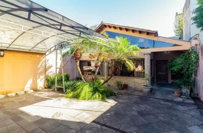 Casa diferenciada na melhor rua do bairro tristeza!