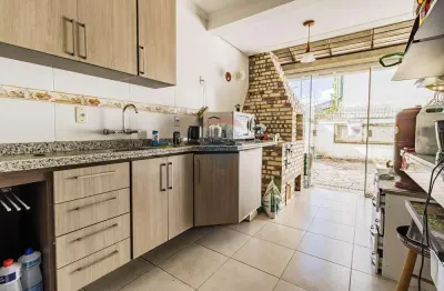 Casa com 2 quartos à venda na Rua Heitor Kramer, 324, Guarujá, Porto Alegre