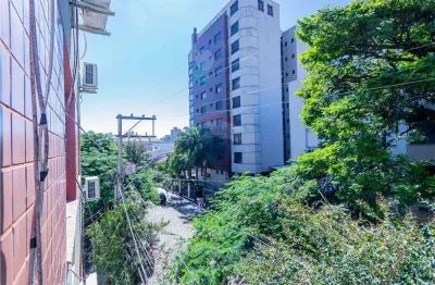 Apartamentoa venda de 1 dormitório, 42 m, vaga e elevador no coração do menino deus : r$ 310.000,00