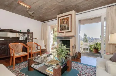 Casa com 3 quartos à venda na Avenida General Barreto Viana, 618, Chácara das Pedras, Porto Alegre