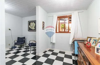 Casa com 3 quartos à venda na Rua Cunha Neto, 334, Nonoai, Porto Alegre