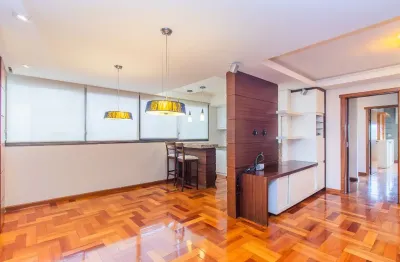 Apartamento semi mobiliado, impecável, com 126m² privativo.