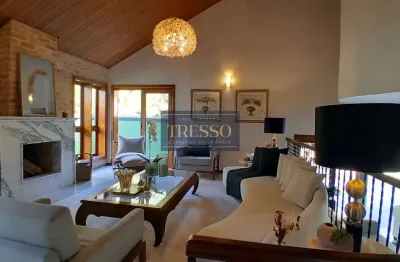 Casa  mobiliada em frente a um bosque em condomínio fechado lago taboão.