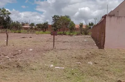 Terreno no noroeste proximo ao mercado, esquina com rua corindo