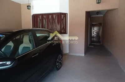 Casa térrea com acabamento impecável à venda, localização privilegiada na jardim vila galvão, guaru