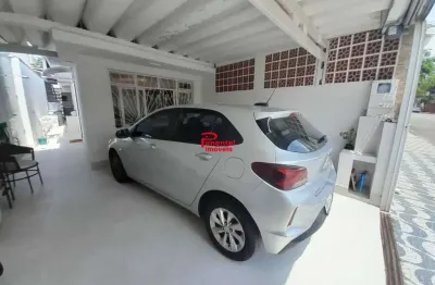 Casa geminada c/ 2 dormitórios sendo 2 suítes p/venda na guilhermina em praia grande-sp