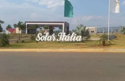 Lote em condomínio para venda possui 369 metros quadrados