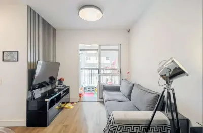 Apartamento reformado  com varanda fechada  ao lado da estação oscar freire 2 dormitórios e 1 vaga