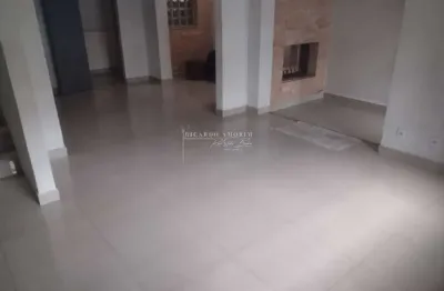 Casa reformada com 3 dormitórios , 2 suítes e 2 vagas no Butantã