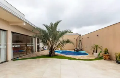 Casa no bairro pinheirinho com piscina e área gourmet