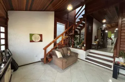 Casa de madeira no aruã brisas com 3 dormitório sendo 1 suíte no condomínio aruã em mogi das cruzes.