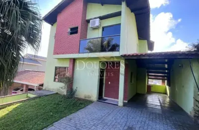 Sobrado com 3 dormitório sendo 1 suíte, amplo espaço gourmet no condomínio aruã em mogi da cruzes.