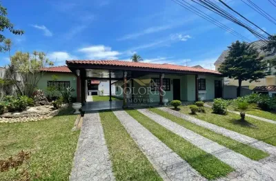 Casa em dois lotes com 3 suítes para locação ou venda no condomínio aruã em mogi das cruzes.
