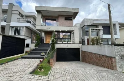 Bela casa com 4 suítes sendo a master com closet e banheira