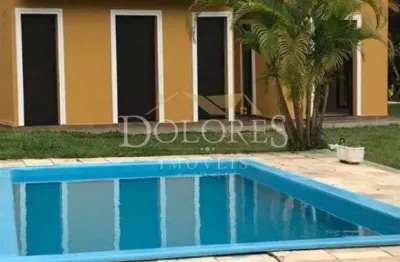 Chácara com 4 dormitórios sendo 1 suíte na cidade de arujá
