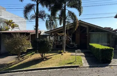 Bela casa térrea em dois lotes em localização privilegiada em rua sem saída e frente reserva em aruã