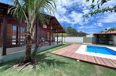 Casa térrea à venda no aruã:  3 dorms (1 suíte), piscina, varanda c/ vista. escritório. 6 vagas.