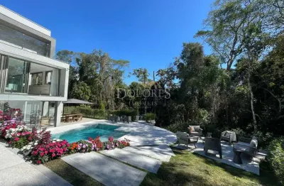 Casa exuberante envolta pela mata atlântica no condomínio aruã ecopark em mogi das cruzes.