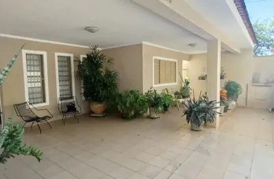 Vendo casa bairro planalto com ótima localização, próximo a rua marcílio dias