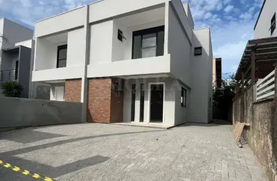 Casa em condomínio fechado com 3 quartos à venda na rua arco-íris, carianos, florianópolis, 142 m2 por r$ 1.200.000