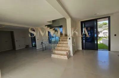 Casa em condomínio fechado com 3 quartos à venda na rua das piraúnas, jurerê, florianópolis, 222 m2 por r$ 3.800.000