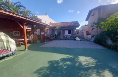 Casa em condomínio fechado com 4 quartos à venda na rua josé serafim dos santos, barra da lagoa, florianópolis, 102 m2 por r$ 1.272.000