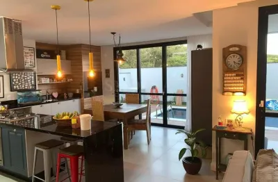 Casa em condomínio fechado com 3 quartos à venda na rua silvio lopes araújo, rio tavares, florianópolis, 233 m2 por r$ 2.950.000