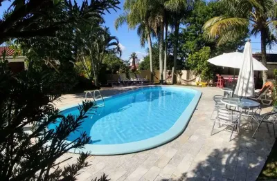 Prédio com 14 salas à venda na avenida das pitangueiras, daniela, florianópolis, 1200 m2 por r$ 3.180.000