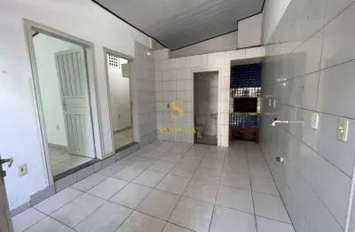 Casa em condomínio fechado com 2 quartos para alugar na Rua Joaquim Souza Lobo, Ponte do Imaruim, Palhoça, 50 m2 por R$ 1.900