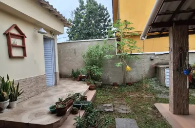 R$ 480 mil - posse - 300m2 casa e loja - 02 quartos - somente à vista - não aceita financiamento bancário.