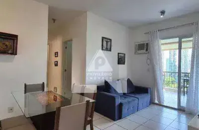 Apartamento à venda totalmente mobiliado com 2 quartos, sendo 1 suíte, e varanda com vista agradável.