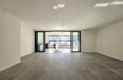 Apartamento à venda com 4 quartos, 2 suítes, 3 vagas e varanda gourmet fechada em cortina de vidro na barra da tijuca – jardim oceânico.