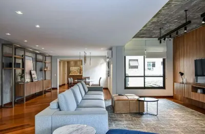 Apartamento 3 quartos com closet (sendo 1 suite), varandão, a uma quadra da praia.