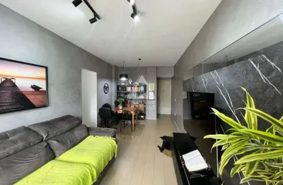 Lindo apartamento 2 quartos com varanda, dependência e 1 vaga , a venda no pechincha
