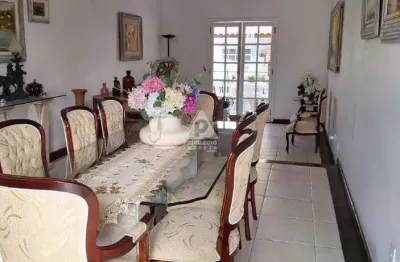 Casa ampla com edícula e varandas – excelente localização na estrada dos bandeirantes!