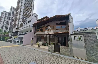 CASA A VENDA Oportunidade Única: DUPLX 311 m² com enorme potencial no Posto 4