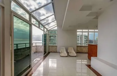 Cobertura triplex frente praia 4 quartos 2 suítes 5 banheiros 2 vagas 369 mts posto 5 Barra da Tijuca Oportunidade!