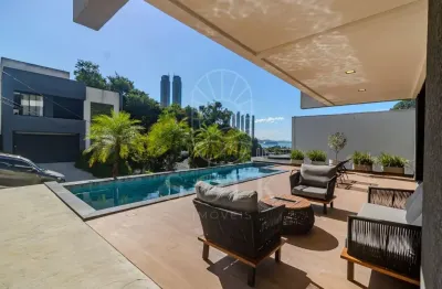 Casa no condomínio bella vista residence club em balneário camboriú