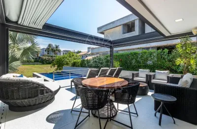 Casa no condomínio vivendas do atlântico em balneário camboriú