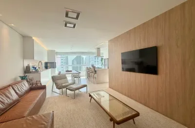 Apartamento no edifício golden bay mobiliado no centro de balneário camboriú