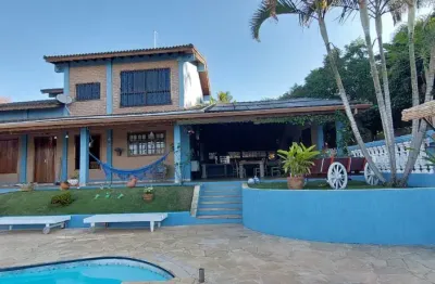 Venda de chácara com piscina aquecida e mais de 30 árvores frutíferas