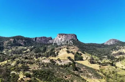 Imóvel em região super requisitada - vista panorâmica para a pedra do baú e para o vale!
