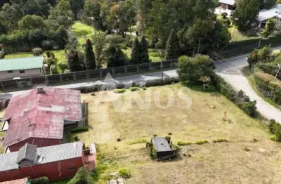 Lote em esquina e ótima localização - totalmente plano e gramado, idela para todo tipo de construção...