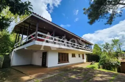 Casa com linda vista panorâmica!!! - casa em madeira com 5 dormitórios e um lindo platô com gramado nos fundos...